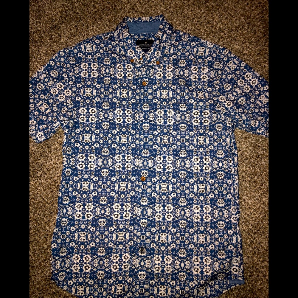 Men’s American Eagle button down shirt.